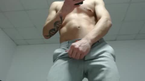 Snapshot of sexymuscle26 chatting on 01.04.25 Adrian online show from 01.04.25