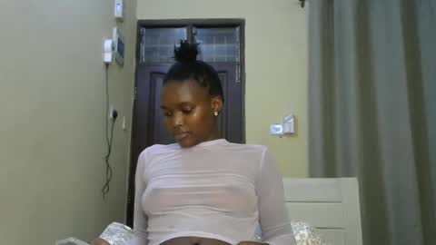 Snapshot of sexypetite_lee chatting on 12.28.24 Lee online show from 12.28.24