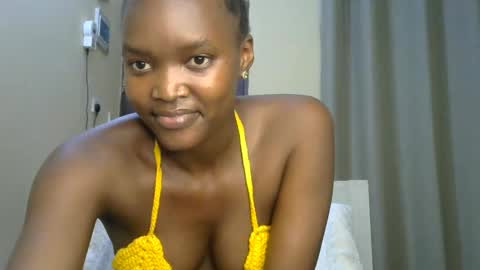 Snapshot of sexypetite_lee chatting on 12.30.24 Lee online show from 12.30.24