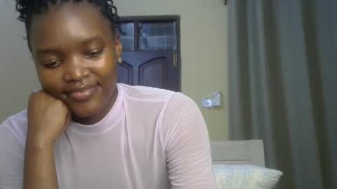 Snapshot of sexypetite_lee chatting on 01.05.25 Lee online show from 01.05.25