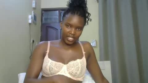 Snapshot of sexypetite_lee chatting on 01.06.25 Lee online show from 01.06.25