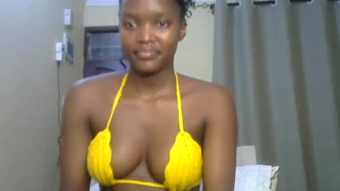 Snapshot of sexypetite_lee chatting on 01.07.25 Lee online show from 01.07.25