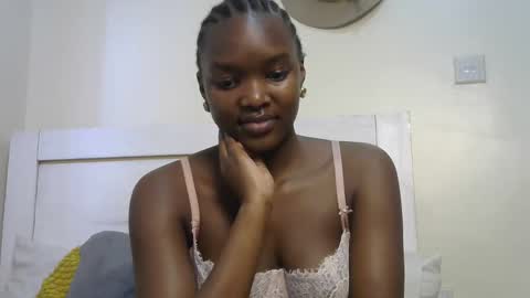 Snapshot of sexypetite_lee chatting on 09.26.25 Lee online show from 09.26.25