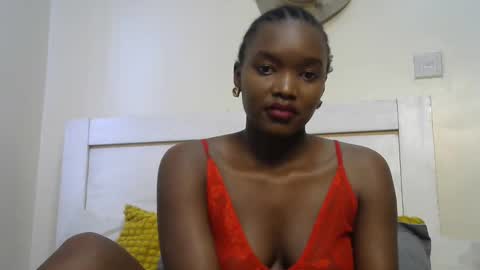 Snapshot of sexypetite_lee chatting on 10.12.25 Lee online show from 10.12.25