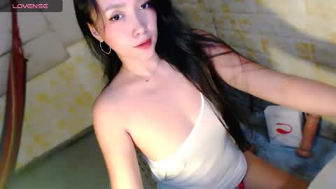 Snapshot of sexypinaymiya chatting on 12.19.24 Miyah online show from 12.19.24