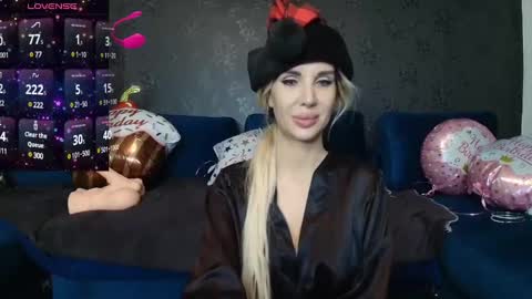 SexyQueenNina online show from 12.25.24