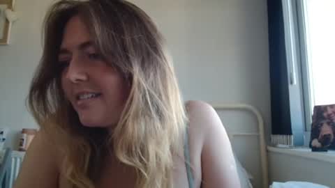 Snapshot of sexyracquelukxx chatting on 11.17.25 sexyracquelukxx online show from 11.17.25