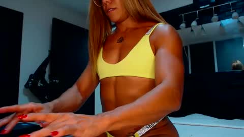 Snapshot of sexyycutedoll chatting on 01.10.25 sexyycutedoll online show from 01.10.25