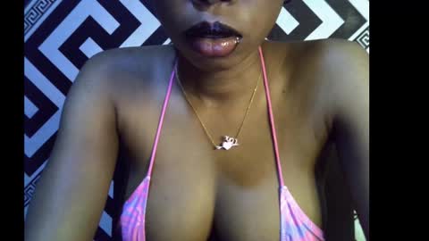 Snapshot of sezy_petite chatting on 10.08.25 Wealth online show from 10.08.25