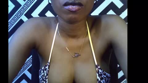 Snapshot of sezy_petite chatting on 10.17.25 Wealth online show from 10.17.25