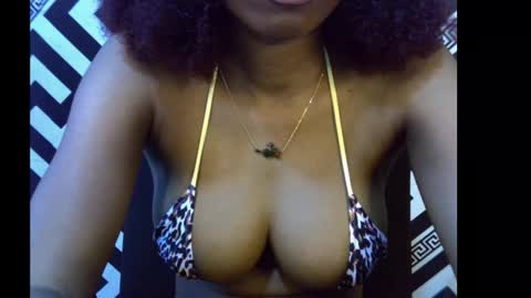 Snapshot of sezy_petite chatting on 10.18.25 Wealth online show from 10.18.25