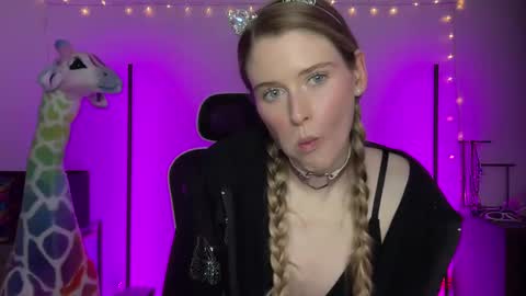 Snapshot of shadebabe chatting on 12.14.24 shadebabe online show from 12.14.24