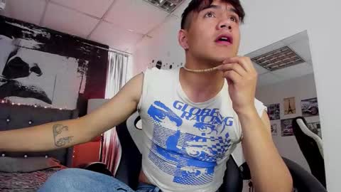 Snapshot of shadows_of_garden chatting on 11.26.25 shadows online show from 11.26.25