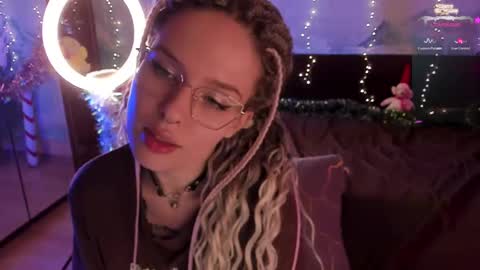 Snapshot of shameles_pussy chatting on 12.28.24 shameles_pussy online show from 12.28.24