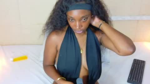 Snapshot of shamira_moore chatting on 10.08.25 Catalina online show from 10.08.25