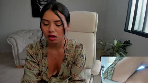 Snapshot of shanabellucy chatting on 01.07.25 onlyfans shanabellucy online show from 01.07.25