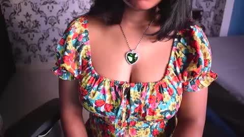 Snapshot of shanaya_indian chatting on 12.26.24 shanaya indian online show from 12.26.24