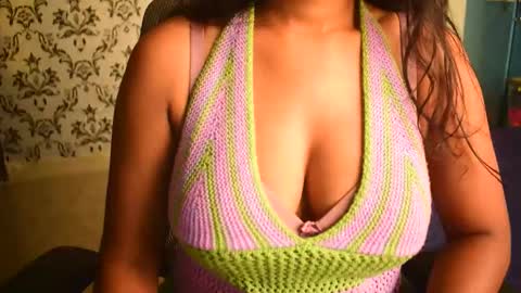 Snapshot of shanaya_indian chatting on 09.12.25 shanaya indian online show from 09.12.25