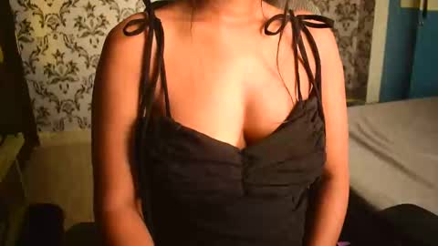 Snapshot of shanaya_indian chatting on 10.08.25 shanaya indian online show from 10.08.25