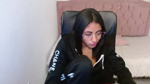 Snapshot of shaneelle chatting on 01.29.25 shanelle online show from 01.29.25