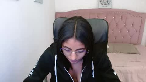 Snapshot of shaneelle chatting on 02.28.25 shanelle online show from 02.28.25