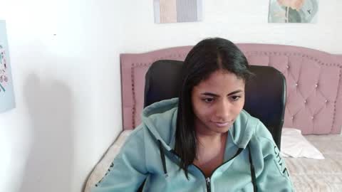 Snapshot of shaneelle chatting on 10.06.25 shanelle online show from 10.06.25