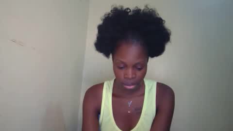 Snapshot of shania_sleigh chatting on 03.10.25 shania_sleigh online show from 03.10.25