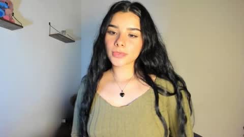 Snapshot of shara_jones chatting on 11.10.25 Sara online show from 11.10.25