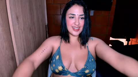 Snapshot of sharain chatting on 12.27.24 My real name is bella Much Gust online show from 12.27.24