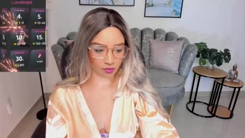 Snapshot of sharon_breezee chatting on 10.14.25 sharon_breezee online show from 10.14.25