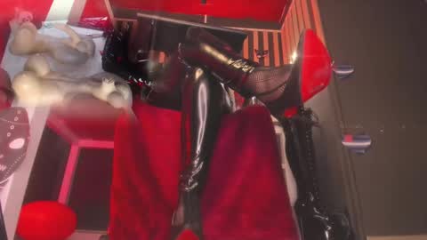 Snapshot of sharoon_gold chatting on 03.04.25 Your mistress Sharon online show from 03.04.25