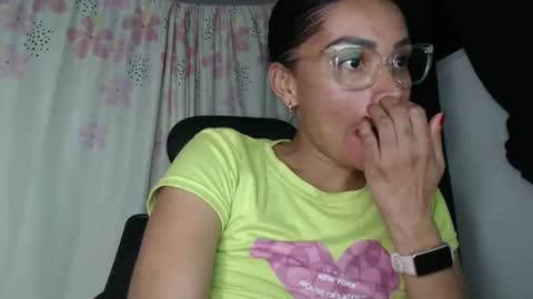 Snapshot of shayna_cute chatting on 12.28.24 Shayna online show from 12.28.24