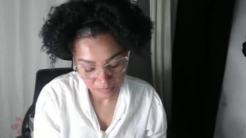 Snapshot of shayna_cute chatting on 01.11.25 Shayna online show from 01.11.25