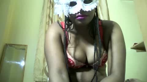 Snapshot of shellynewest chatting on 11.02.25 shelly online show from 11.02.25