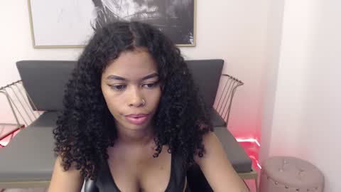 Snapshot of shenna_brunette_ chatting on 12.06.24 Shenna online show from 12.06.24