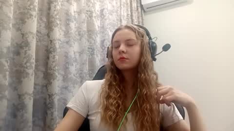 Snapshot of sherrylkeep chatting on 12.04.25 Lisa online show from 12.04.25