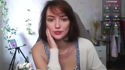 Snapshot of sheslike_firstlove chatting on 10.08.25 Vanessa online show from 10.08.25