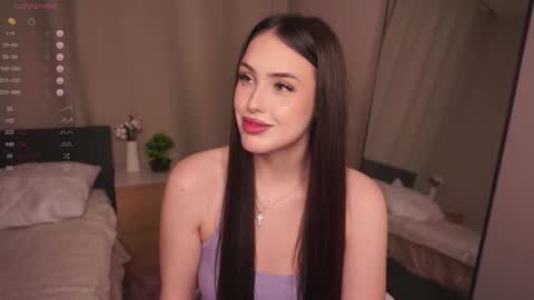 Snapshot of shilahillebrano chatting on 11.29.25 Mia online show from 11.29.25