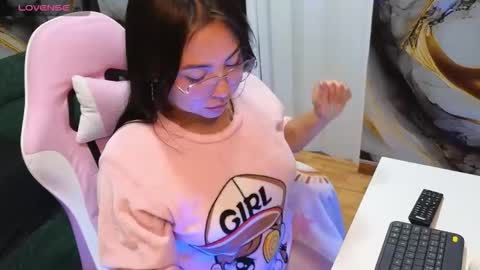 Snapshot of shizuka_wet chatting on 12.05.25 Shizuka online show from 12.05.25