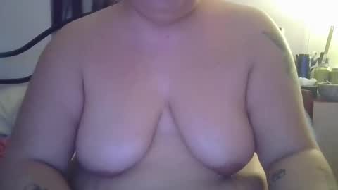 Snapshot of shndra32 chatting on 10.26.25 shndra32 online show from 10.26.25