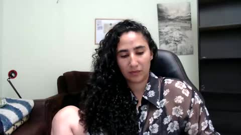 Snapshot of shopia_scarlet chatting on 11.04.25 Sofia online show from 11.04.25