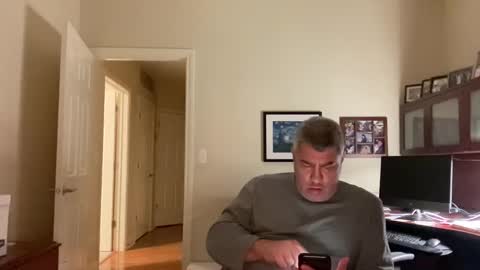 Snapshot of showmet chatting on 01.03.25 Chicago Guy online show from 01.03.25