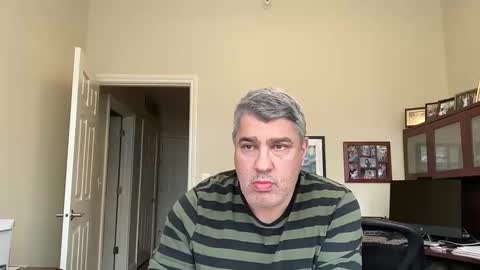 Snapshot of showmet chatting on 02.11.25 Chicago Guy online show from 02.11.25