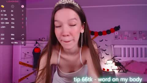 Neila online show from 10.31.25