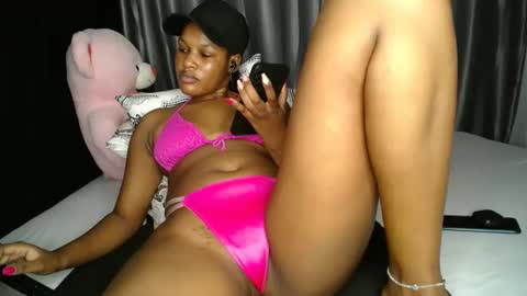 Snapshot of shugacubee chatting on 02.14.25 EVA online show from 02.14.25