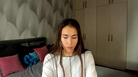 Mika online show from 09.21.25