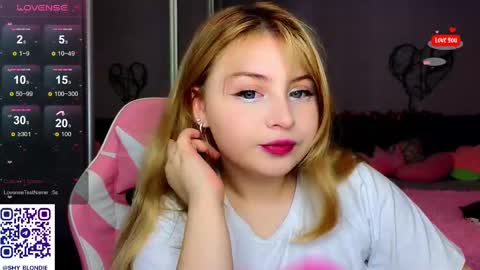Snapshot of shy_blondiee chatting on 02.04.25 Molly online show from 02.04.25