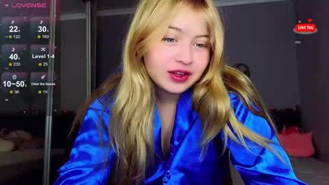 Snapshot of shy_blondiee chatting on 02.06.25 Molly online show from 02.06.25