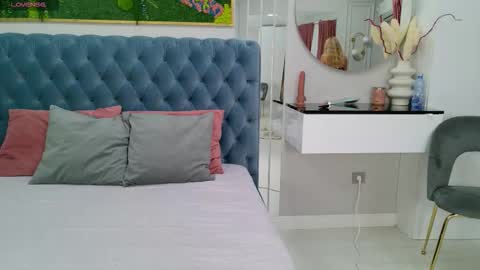 Snapshot of siennapierce chatting on 09.23.25 Sienna online show from 09.23.25