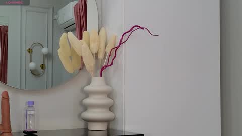 Snapshot of siennapierce chatting on 10.20.25 Sienna online show from 10.20.25